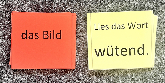 Abbildung einer Wort- und einer Aktionskarte
