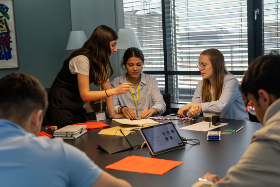 Schulbanker bei der Arbeit