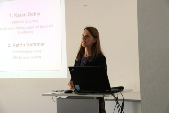 Karin Dohle spricht
