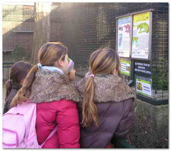 Informationstafeln im Zoo